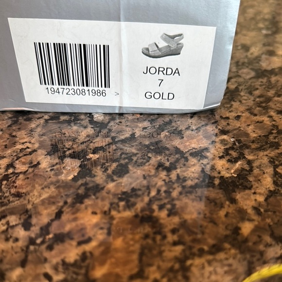 Good Choice Jorda Gold Wedge Sandals with Rhinestone Accents NWT 7 - Picture 11 of 12